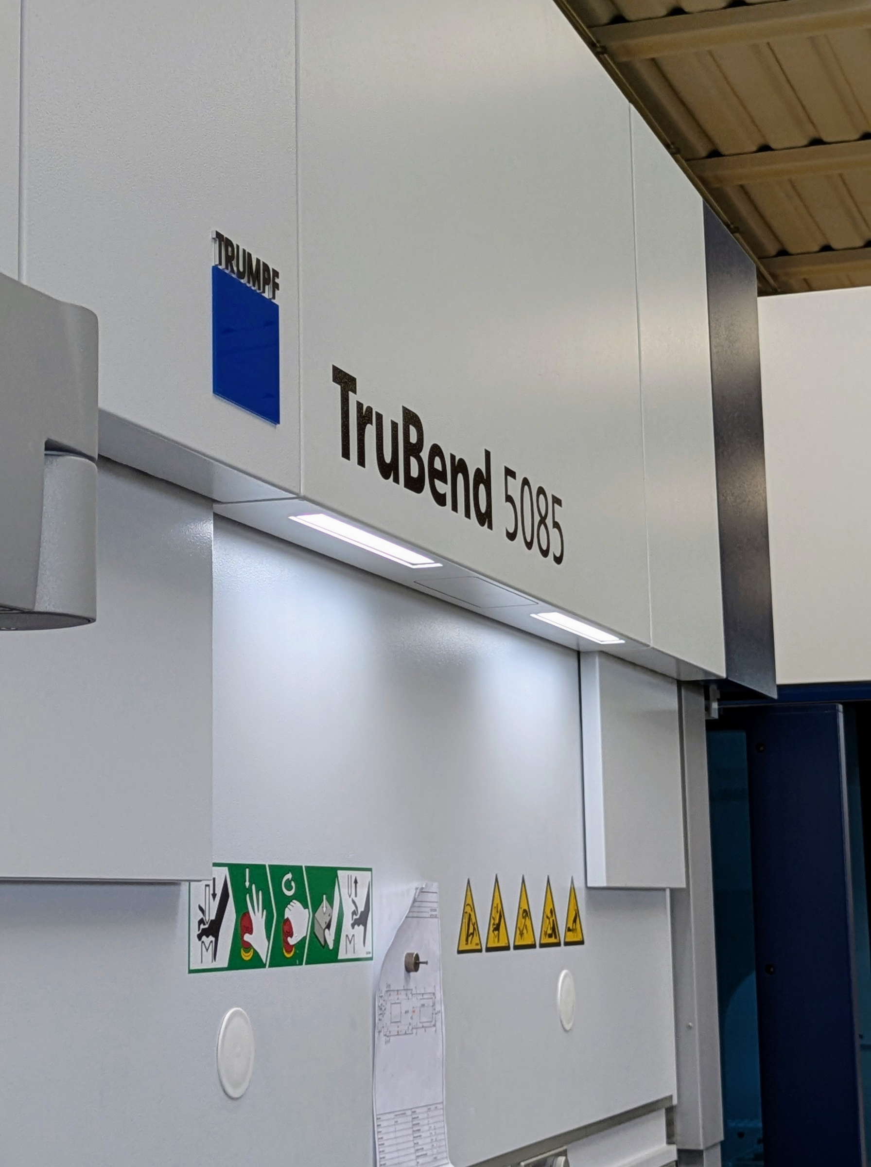 Dettaglio della presso-piega Trumpf TruBend 5085 nello stabilimento Laser Tech